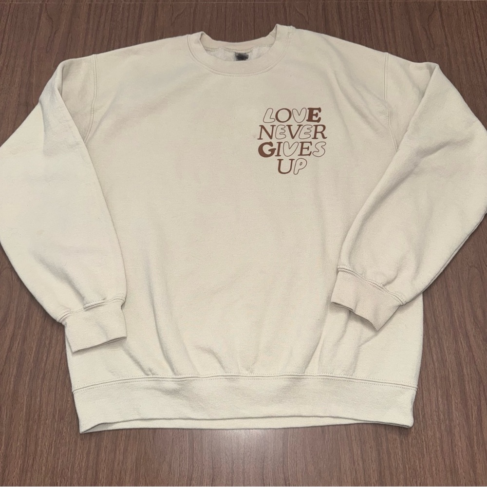 Unisex M Tan Sweatshirt Faith “Love Never Gives Up” Motivational Inspirational